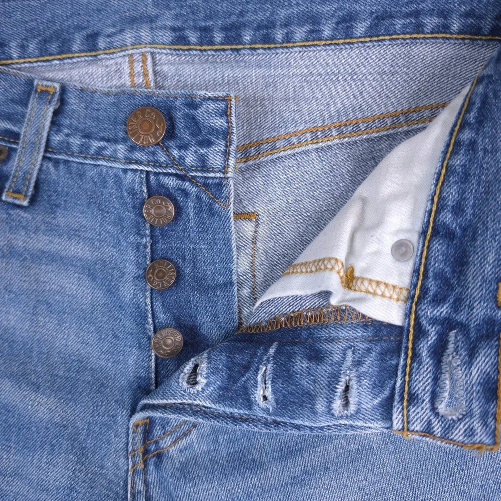 Hollister Jeans Mens 29x30 Slim Straight Button Fly Light Wash Blue Denim Casual